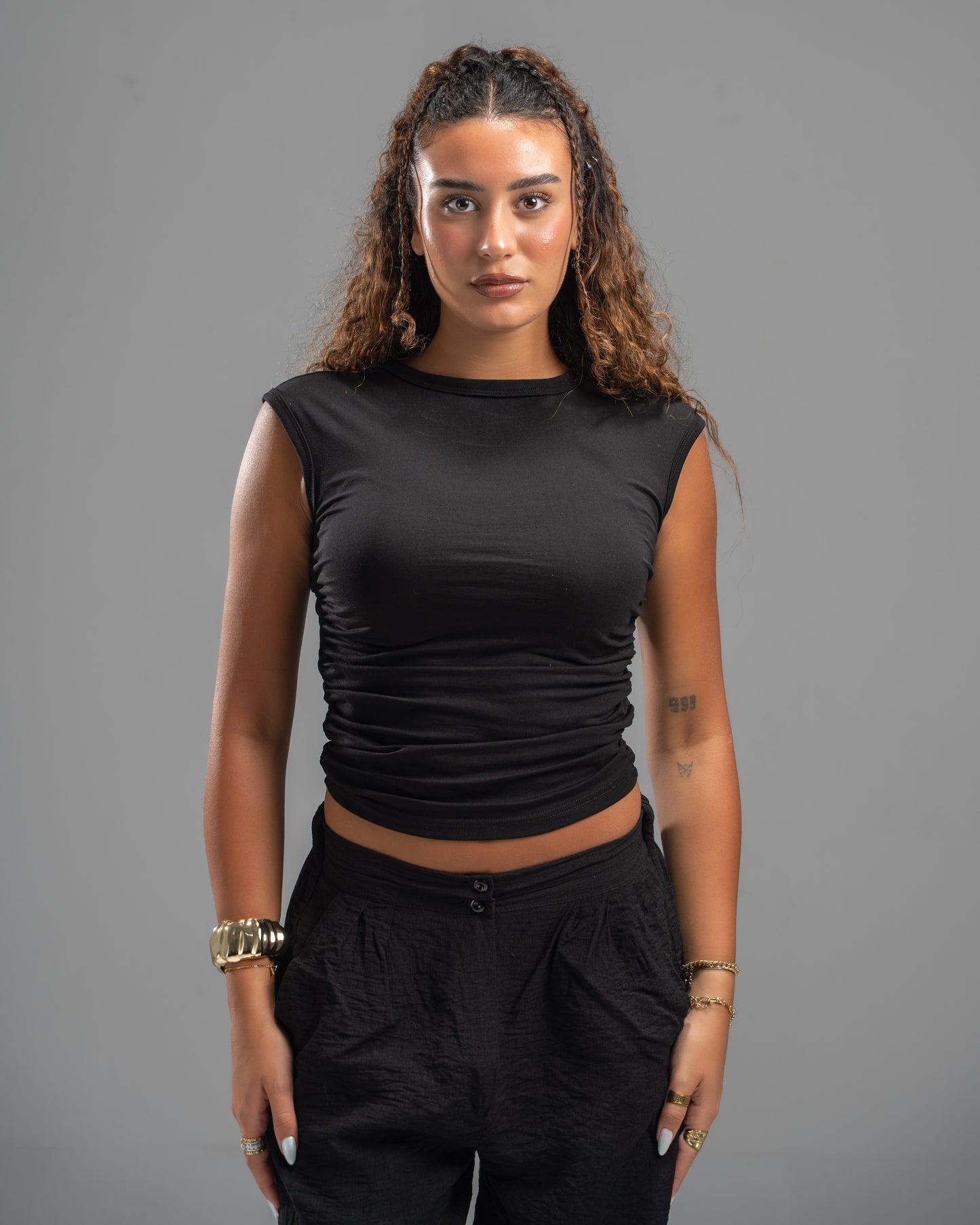 Scrunch side black top